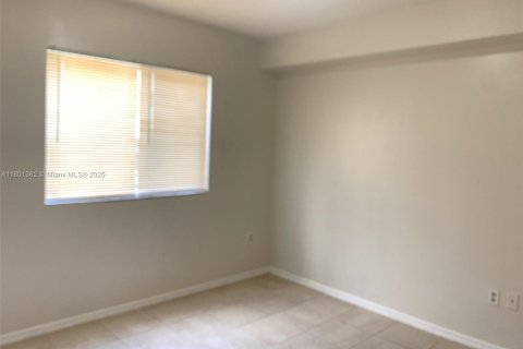 Condominio en alquiler en Cutler Bay, Florida, 2 dormitorios, 75.16 m2 № 1742283 - foto 8