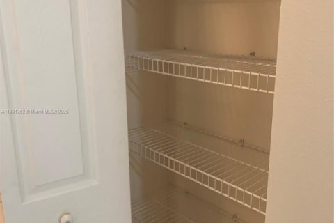 Condominio en alquiler en Cutler Bay, Florida, 2 dormitorios, 75.16 m2 № 1742283 - foto 13