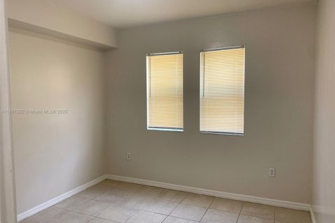 Condominio en alquiler en Cutler Bay, Florida, 2 dormitorios, 75.16 m2 № 1742283 - foto 10
