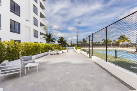 Condo in Miami Beach, Florida, 2 bedrooms  № 1954303 - photo 21