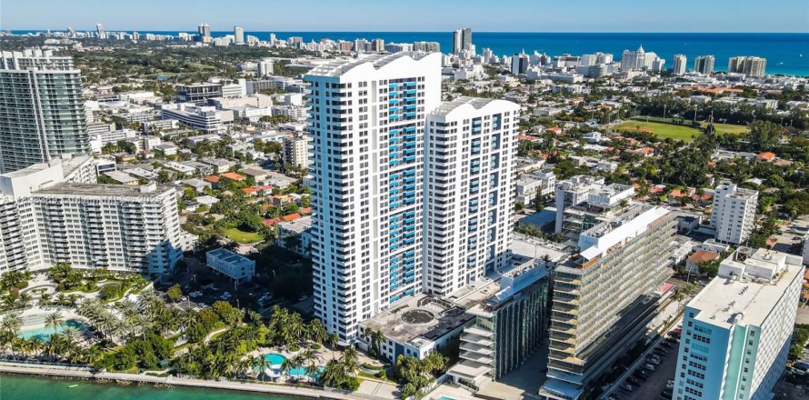 Condo in Miami Beach, Florida, 2 bedrooms  № 1954303