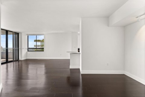 Condo in Miami Beach, Florida, 2 bedrooms  № 1954303 - photo 2