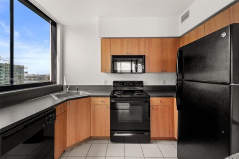 Condo in Miami Beach, Florida, 2 bedrooms  № 1954303 - photo 5