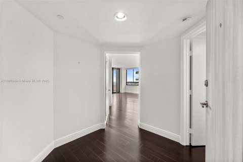 Condo in Miami Beach, Florida, 2 bedrooms  № 1954303 - photo 10