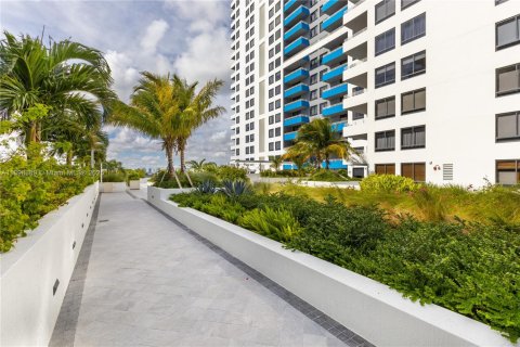 Condo in Miami Beach, Florida, 2 bedrooms  № 1954303 - photo 17