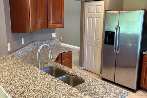 House in Port St. Lucie, Florida 4 bedrooms, 148.27 sq.m. № 2270482 - photo 6
