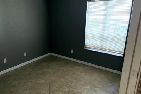 House in Port St. Lucie, Florida 4 bedrooms, 148.27 sq.m. № 2270482 - photo 11