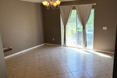 House in Port St. Lucie, Florida 4 bedrooms, 148.27 sq.m. № 2270482 - photo 4