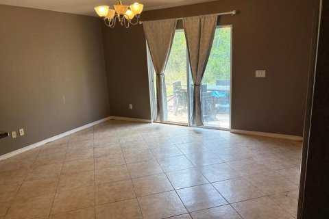 House in Port St. Lucie, Florida 4 bedrooms, 148.27 sq.m. № 2270482 - photo 10