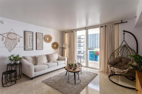 Copropriété à louer à Hallandale Beach, Floride: 1 chambre, 78.41 m2 № 1702431 - photo 23