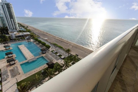 Copropriété à louer à Hallandale Beach, Floride: 1 chambre, 78.41 m2 № 1702431 - photo 2