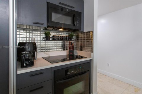 Copropriété à louer à Hallandale Beach, Floride: 1 chambre, 78.41 m2 № 1702431 - photo 12