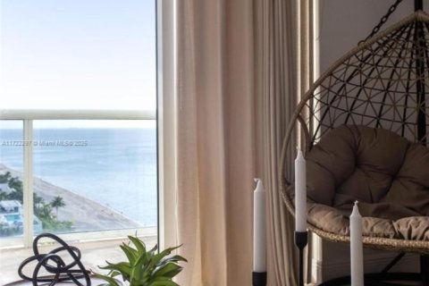 Copropriété à louer à Hallandale Beach, Floride: 1 chambre, 78.41 m2 № 1702431 - photo 13