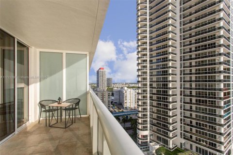 Copropriété à louer à Hallandale Beach, Floride: 1 chambre, 78.41 m2 № 1702431 - photo 9