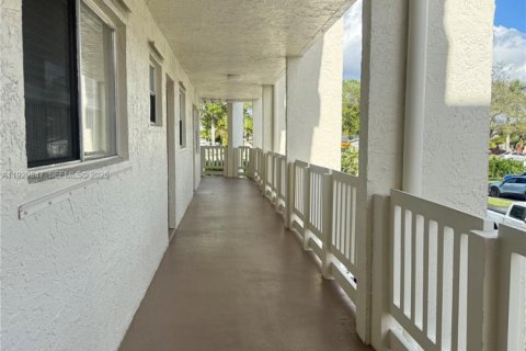 Condo in Margate, Florida, 2 bedrooms  № 1988826 - photo 25