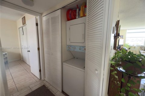 Condo in Margate, Florida, 2 bedrooms  № 1988826 - photo 19