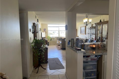 Condo in Margate, Florida, 2 bedrooms  № 1988826 - photo 10