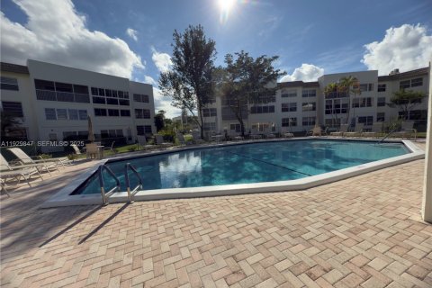 Condo in Margate, Florida, 2 bedrooms  № 1988826 - photo 29