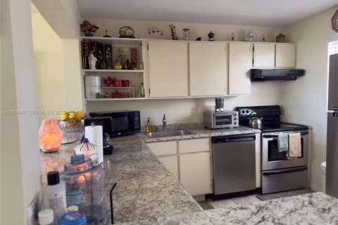 Condo in Margate, Florida, 2 bedrooms  № 1988826 - photo 12