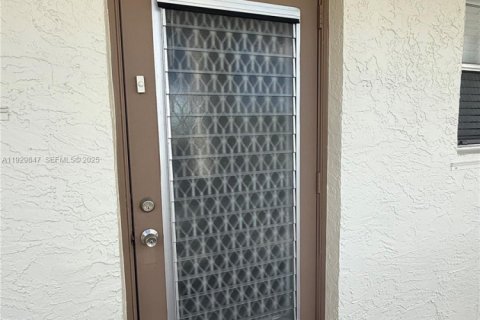 Condo in Margate, Florida, 2 bedrooms  № 1988826 - photo 26