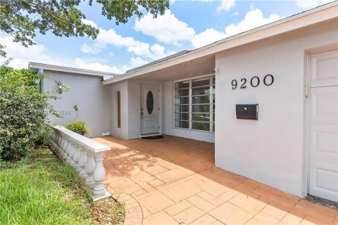 Villa ou maison à louer à Cooper City, Floride: 4 chambres, 168.52 m2 № 1995842 - photo 2
