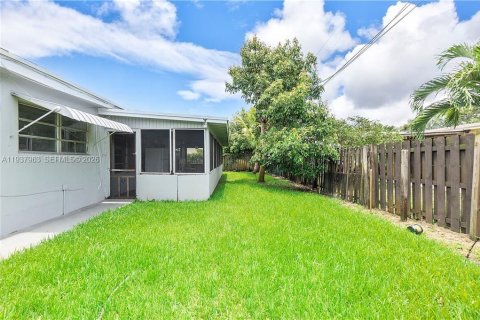 Villa ou maison à louer à Cooper City, Floride: 4 chambres, 168.52 m2 № 1995842 - photo 13