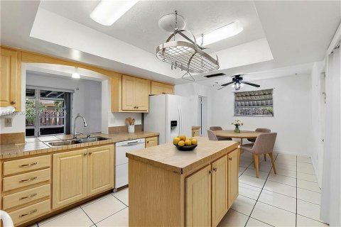 Villa ou maison à louer à Cooper City, Floride: 4 chambres, 168.52 m2 № 1995842 - photo 4