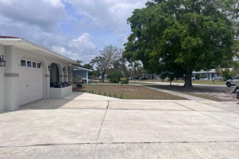 House in Port St. Lucie, Florida 3 bedrooms, 134.34 sq.m. № 2185457 - photo 4