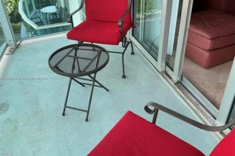 Copropriété à louer à Sunny Isles Beach, Floride: 1 chambre, 93.37 m2 № 1929092 - photo 1