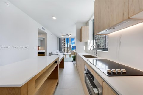 Купить кондоминиум в Майами, Флорида 2 спальни, 70.05м2, № 2176460 - фото 4
