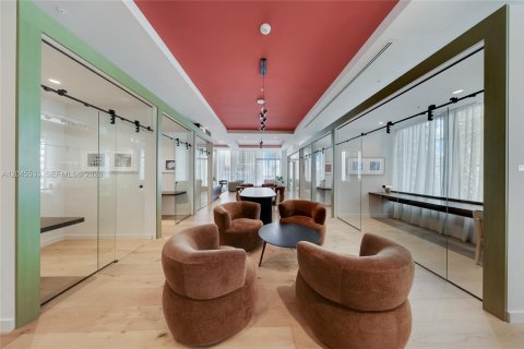 Купить кондоминиум в Майами, Флорида 2 спальни, 70.05м2, № 2176460 - фото 21