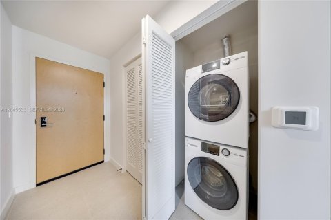 Купить кондоминиум в Майами, Флорида 2 спальни, 70.05м2, № 2176460 - фото 19