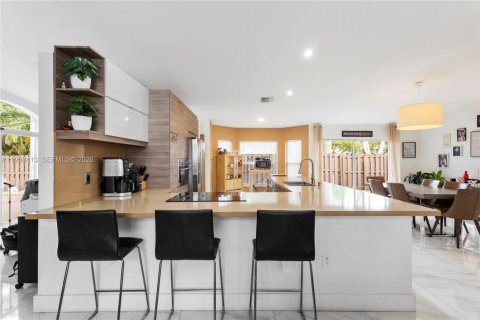 Villa ou maison à vendre à Doral, Floride: 4 chambres, 201.41 m2 № 1996578 - photo 7