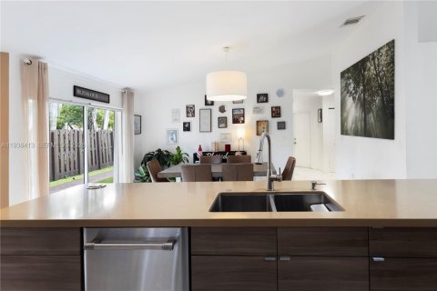 Villa ou maison à vendre à Doral, Floride: 4 chambres, 201.41 m2 № 1996578 - photo 9