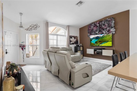 Villa ou maison à vendre à Doral, Floride: 4 chambres, 201.41 m2 № 1996578 - photo 6