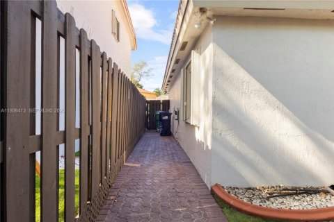 Villa ou maison à vendre à Doral, Floride: 4 chambres, 201.41 m2 № 1996578 - photo 25