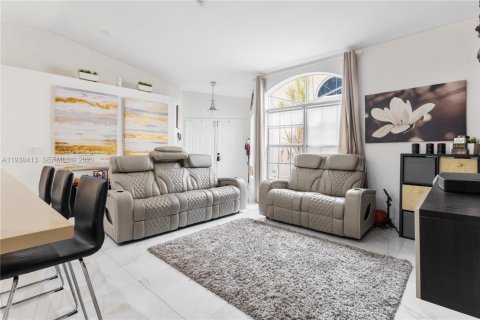 Villa ou maison à vendre à Doral, Floride: 4 chambres, 201.41 m2 № 1996578 - photo 5