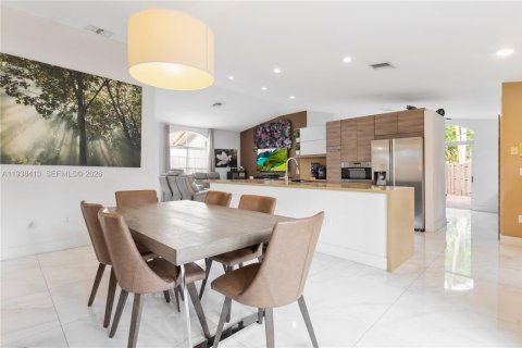 Villa ou maison à vendre à Doral, Floride: 4 chambres, 201.41 m2 № 1996578 - photo 12