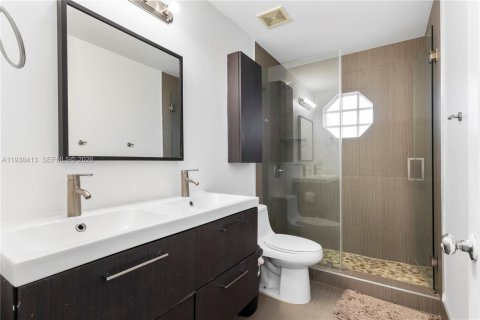 Villa ou maison à vendre à Doral, Floride: 4 chambres, 201.41 m2 № 1996578 - photo 21