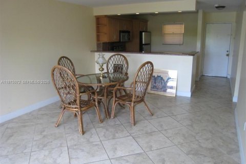 Condo in Miami, Florida, 2 bedrooms  № 2040588 - photo 8