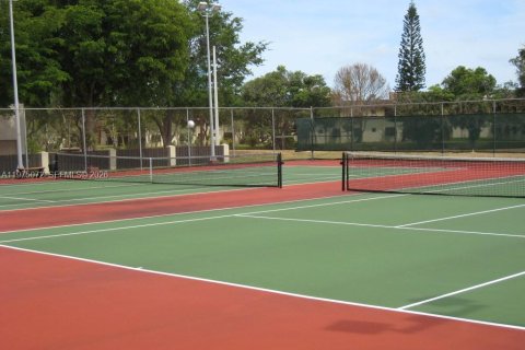 Condo in Miami, Florida, 2 bedrooms  № 2040588 - photo 18