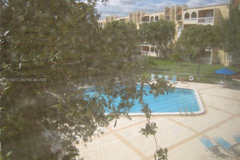 Condo in Miami, Florida, 2 bedrooms  № 2040588 - photo 15