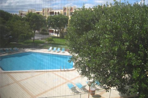 Condo in Miami, Florida, 2 bedrooms  № 2040588 - photo 10