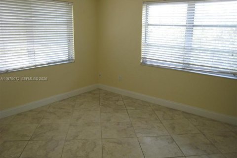 Condo in Miami, Florida, 2 bedrooms  № 2040588 - photo 5