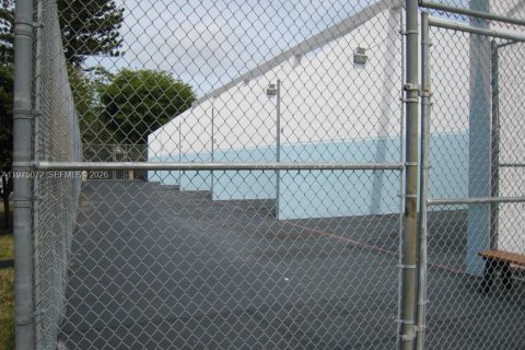 Condo in Miami, Florida, 2 bedrooms  № 2040588 - photo 19