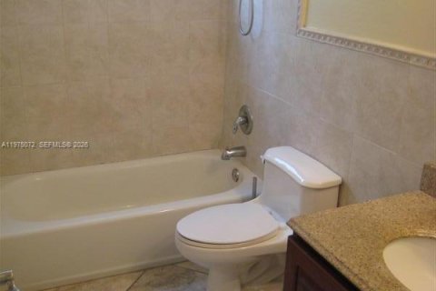 Condo in Miami, Florida, 2 bedrooms  № 2040588 - photo 7