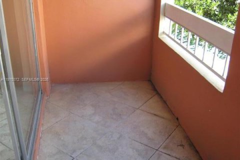 Condo in Miami, Florida, 2 bedrooms  № 2040588 - photo 9