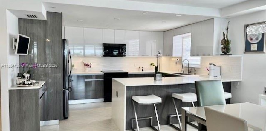 Condo à Bay Harbor Islands, Floride, 2 chambres № 1887290