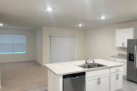 House in Kissimmee, Florida 4 bedrooms, 173.91 sq.m. № 2211838 - photo 3