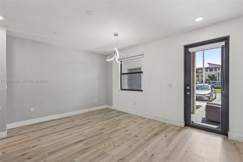 Купить кондоминиум в Дорал, Флорида 3 спальни, 132.39м2, № 2186485 - фото 4